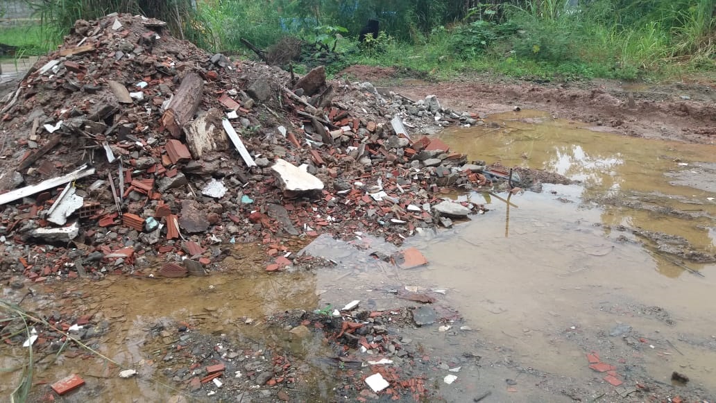 Policiais da 1ª UPAm encontram depósito clandestino de matérias para reciclagem em Vargem Pequena